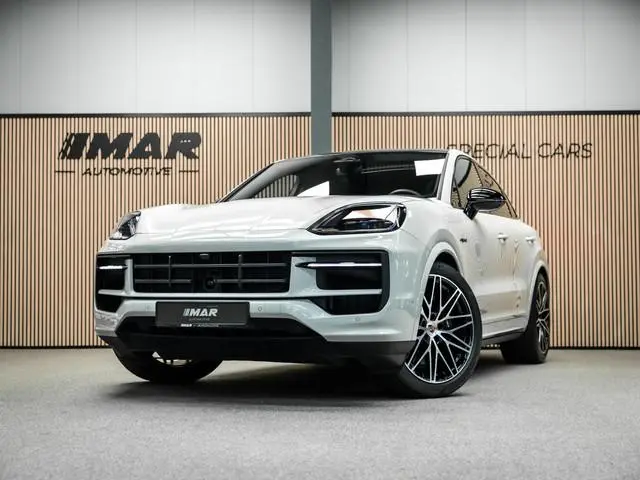 Porsche Cayenne Coupé 3.0 E-Hybrid Black Edition