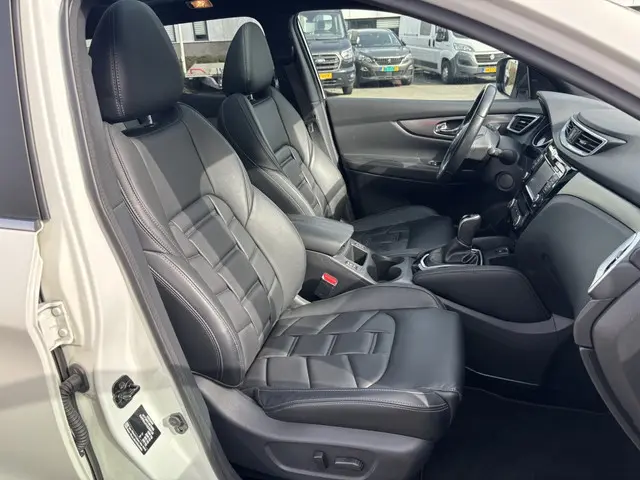 Nissan Qashqai 1.2 Tekna + Panorama Camera Leder Stoelverwarming