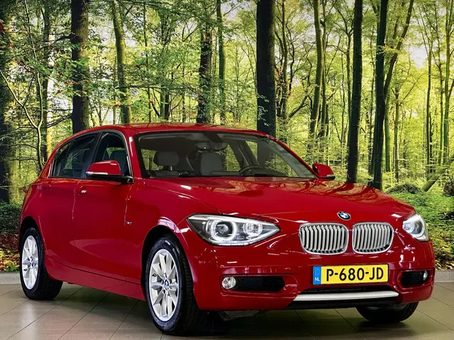 BMW 1-serie 118i High Executive | Stoelverwarming | Parkeersensoren Achter | Stop/Start systeem | Bl...