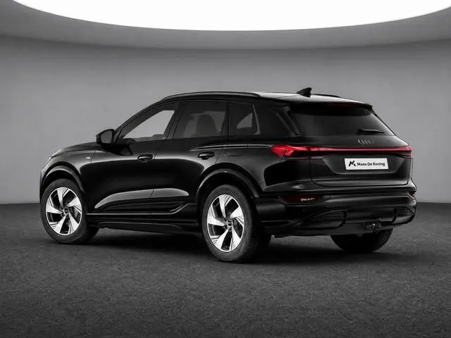 Audi Q6 e-tron S edition 83 kWh 252 PK · Adaptieve luchtvering · Glazen panoramadak · Trekhaak elek....