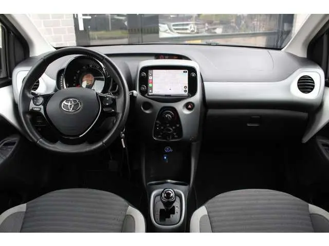 Toyota Aygo 1.0 VVT-i X-Play / Open dak / Carplay / Automaat
