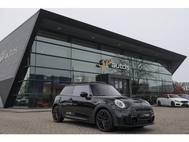 Mini Mini 2.0 Cooper S John Cooper Works JCW Panoramadak Black edition Schaalstoelen NLauto BOMVOL!!