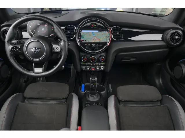 Mini Mini 2.0 Cooper S John Cooper Works JCW Panoramadak Black edition Schaalstoelen NLauto BOMVOL!!