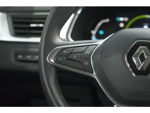 Renault Captur 1.6 E-Tech full hybrid 145 techno | Camera | Parkeersensoren | Climate control | Keyl...