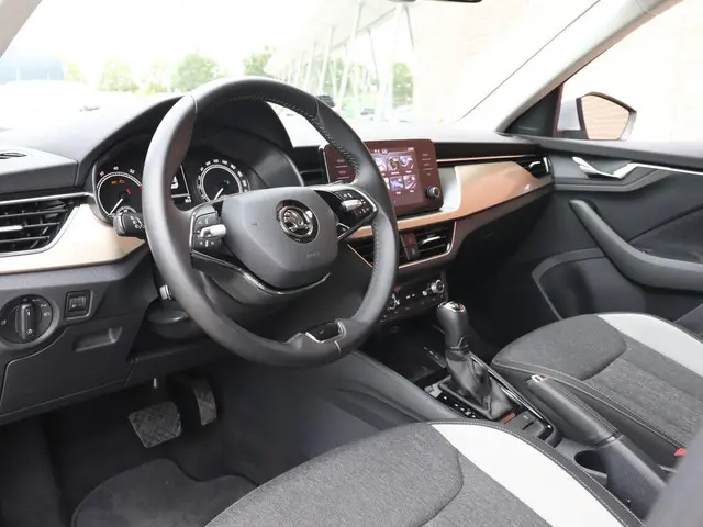 Skoda Kamiq 1.0 TSI 110pk DSG Style Navigatie Apple Carplay/Android Auto Adaptive Cruise control Par...