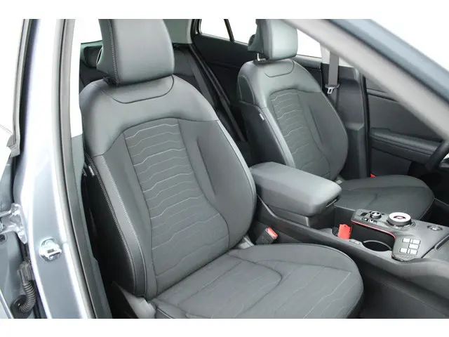 Kia Sportage 1.6 T-GDi Hybrid DynamicPlusLine Trekhaak Camera Panoramadak Stoelverwarming Keyless Na...