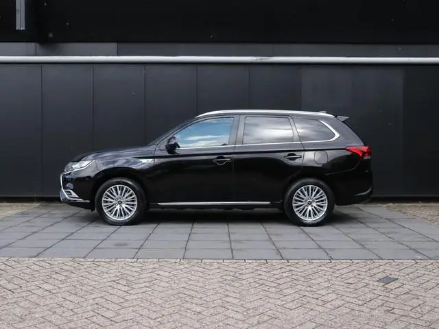 Mitsubishi Outlander 2.4 PHEV Instyle | LEDER | SCHUIFDAK | TREKHAAK | STOEL/STUURVERW. | CRUISE | 3...