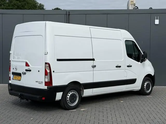 Opel Movano 2.3 Turbo 136 PK / L2H2 / INRICHTING / 1e EIG. / TREKHAAK / CAMERA / AIRCO / CRUISE / 3-...