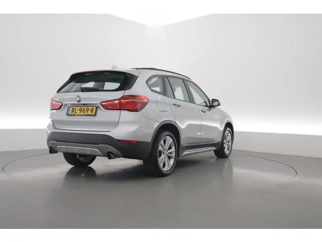 BMW X1 sDrive20i High Executive | Rijklaar!! | Pano | Cruise Contr. | Camera | Apple CarPlay | Stoel...