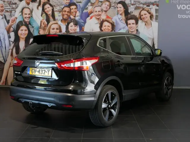 Nissan Qashqai 1.2 N-Connecta - Trekhaak - Rondom camera - Bluetooth - Navi