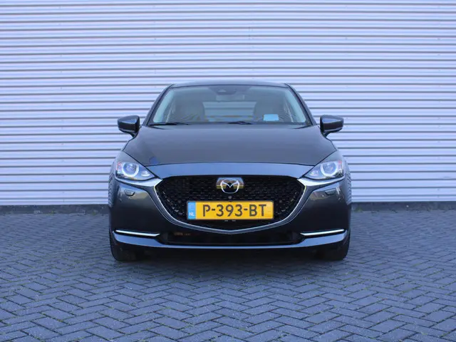 Mazda 2 1.5 Skyactiv-G Signature | Stuur-/stoelverwarming | 360 Camera | Dodehoek detectie | HUD | L...