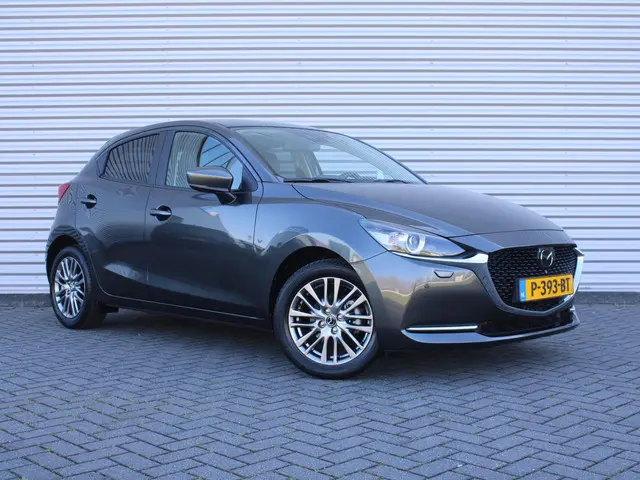 Mazda 2 1.5 Skyactiv-G Signature | Stuur-/stoelverwarming | 360 Camera | Dodehoek detectie | HUD | L...