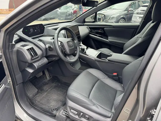 Toyota bZ4X Premium 71 kWh | MEGA VOLLE AUTO | 10 jaar TOYOTA GARANTIE | TREKHAAK