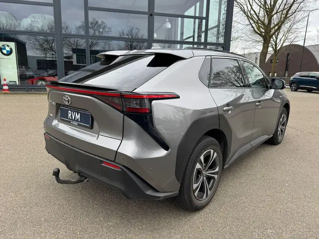 Toyota bZ4X Premium 71 kWh | MEGA VOLLE AUTO | 10 jaar TOYOTA GARANTIE | TREKHAAK