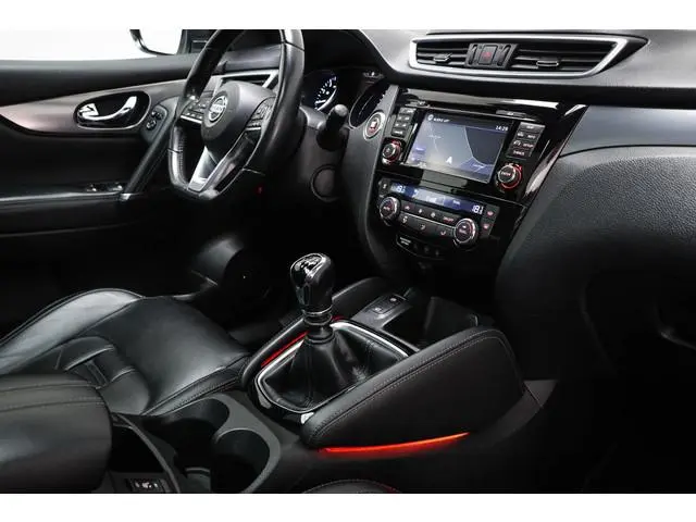 Nissan Qashqai 1.2 Tekna + | PANORAMADAK | LEDER | STELVERWARMING | DAB | 360 CAMERA | TREKHAAK