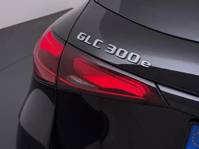 Mercedes-Benz GLC-klasse GLC 300 e 4MATIC AMG Line Night | Panorama Keyless Rijassistentie Leder