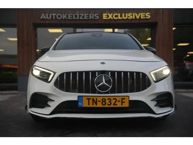 Mercedes-Benz A-klasse 200 Launch Edition Premium Plus AMG panoramadak AMBIENT Apple Carplay Brake a...