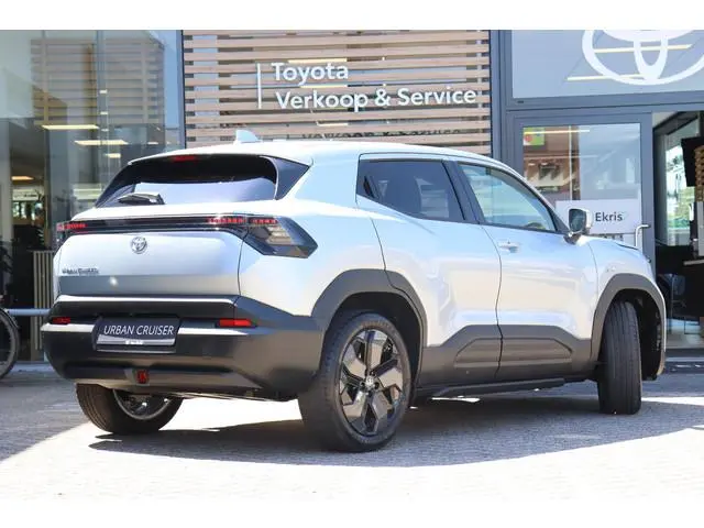 Toyota Urban Cruiser Executive 61 kWh , Nieuw en direct leverbaar met €3.000 inruilvoordeel