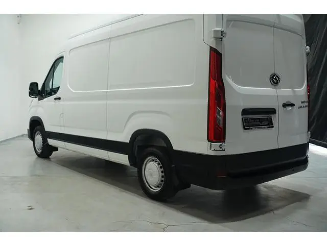 Maxus Deliver9