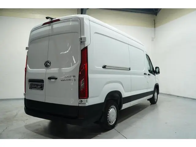Maxus Deliver9