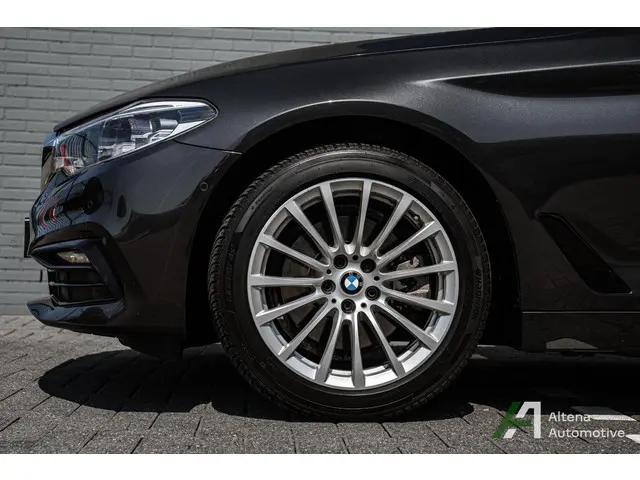 BMW 5-serie 520i High Executive Sportline, comfort stoelen, schuifdak, head-up, camera, adaptieve cr...