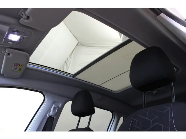 Peugeot 2008 1.2 PureTech Blue Lion |Pano|Navi|Trekhaak|