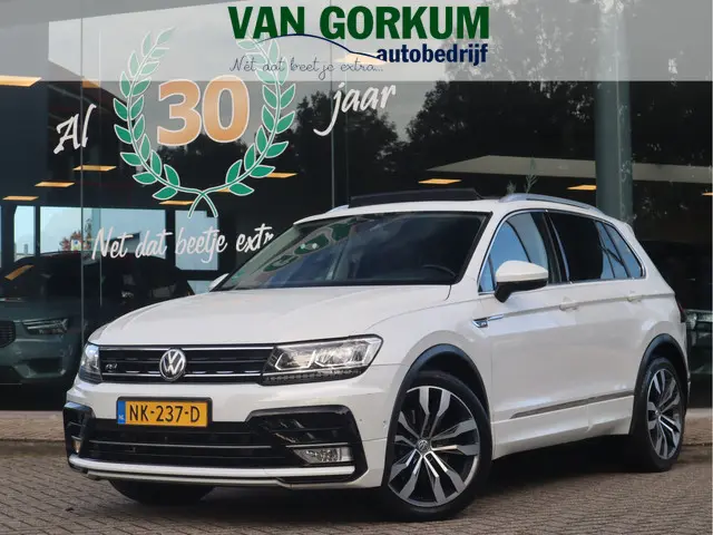 Volkswagen Tiguan 2.0 TSI 4Motion Highline / R-Line Pano / Trekh / Elektr achterklep /Navi / Automaa...
