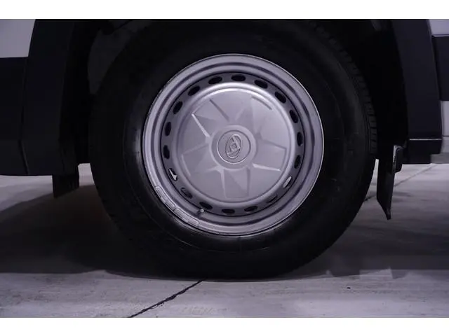 Maxus Deliver9