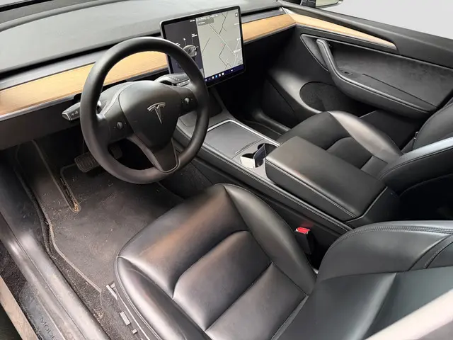 Tesla Model Y Long Range Dual Motor AWD 75 kWh SOH 88%, Panoramadak, Auto Pilot, 360 Camera, Stoelve...