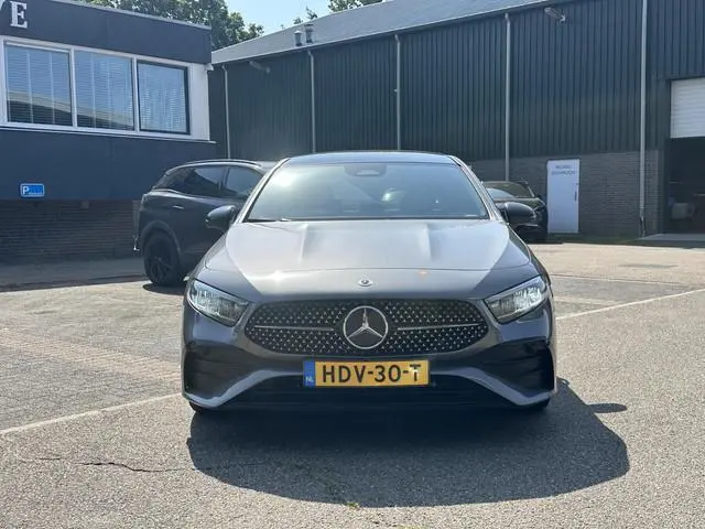 Mercedes-Benz A-klasse 200 AMG Line PANORAMADAK | WIDESCREEN | AMBIENT LIGHT SFEERVERLICHTING | ELEK...