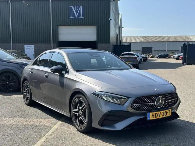 Mercedes-Benz A-klasse 200 AMG Line PANORAMADAK | WIDESCREEN | AMBIENT LIGHT SFEERVERLICHTING | ELEK...
