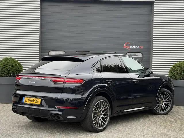 Porsche Cayenne Coupé 3.0 E-Hybrid Sport Chrono | Panoramadak | 360* Camera | Luchtvering | Bose |