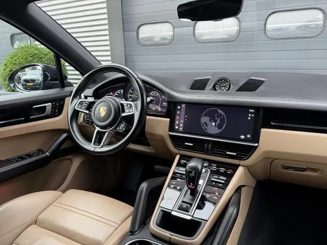 Porsche Cayenne Coupé 3.0 E-Hybrid Sport Chrono | Panoramadak | 360* Camera | Luchtvering | Bose |