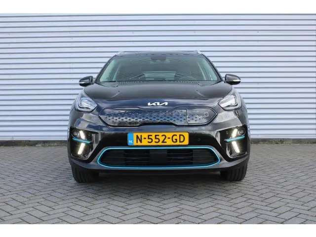 Kia e-Niro DynamicPlusLine 64 kWh | Warmtepomp | Schuif/kantel dak | 17" LM | Airco | Cruise | Navi...