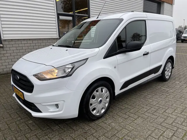 Ford Transit Connect 1.5 TDCI Limited / rijklaar € 12.950 ex btw / lease vanaf € 316 / airco / cruise / navi / Apple Carplay / achteruit rijcamera / 3 zits !