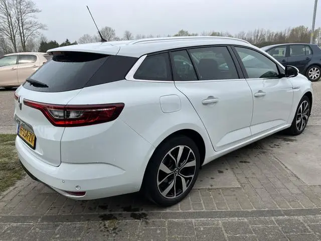 Renault Mégane Estate 1.3 TCe Bose / Camera / PDC V+A / Climate / Keyless / 17'' LMV /