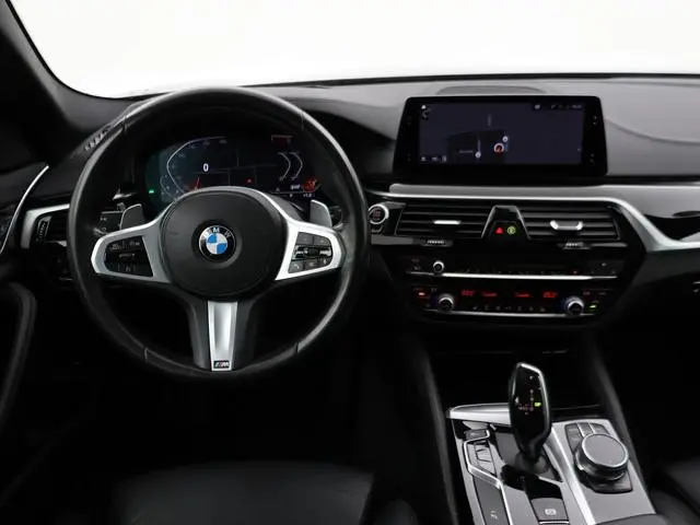 BMW 5-serie Touring 520i HE LUXURY + PANORAMA | HEAD-UP | LIVE COCKPIT | 1e EIGENAAR | SFEERVERLICHT...