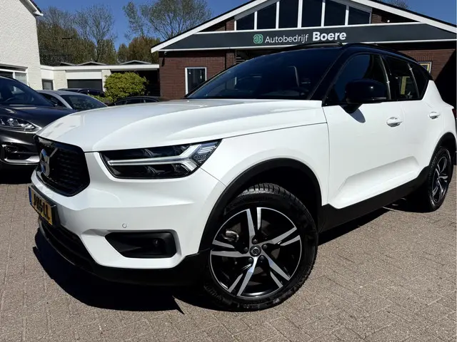 Volvo XC40 2.0 B4 200pk R-Design Panoramadak, Trekhaak, Camera