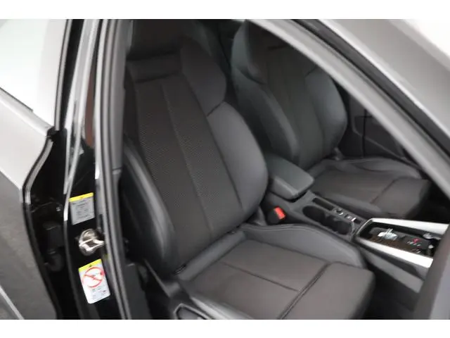 Audi A3 Sportback 30 TFSI 110pk S edition LED Parkeersensoren Virtual Cockpit Navigatie 2x S-Line
