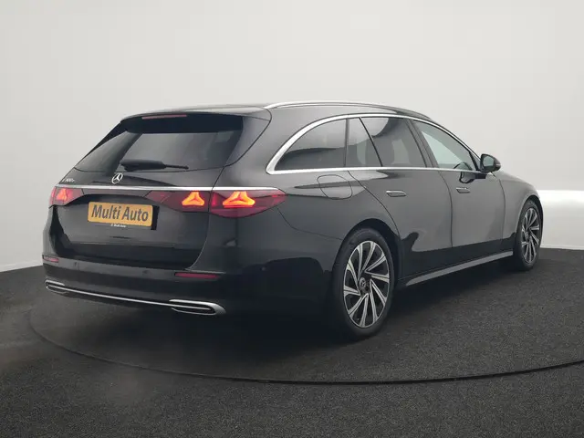 Mercedes-Benz E-klasse Estate 300 e Luxury Line PHEV 313pk SOH 97.3%  Dealer O.H | Trekhaak af Fabri...