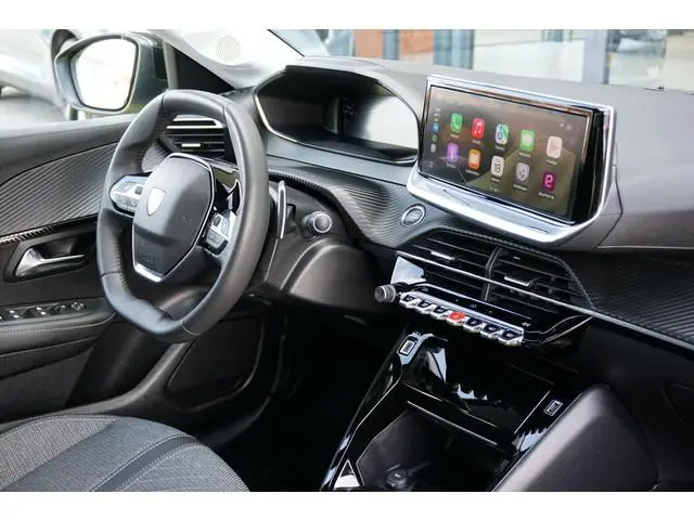 Peugeot 208 Hybrid 100 e-DCS6 Allure + ADAPTIEVE CRUISE / CAMERA / KEYLESS / CARPLAY