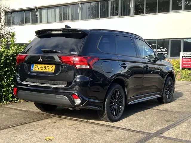 Mitsubishi Outlander 2.4 PHEV Instyle+ |PANO|STUUR+STOELVERW|CARBON PACK|CAMERA|VOLL.ONDERHOUD|