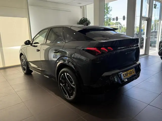 Peugeot e-3008