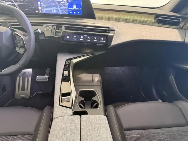 Peugeot e-3008