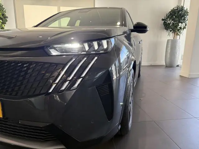 Peugeot e-3008