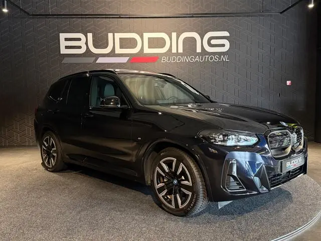 BMW iX3 Exe 80 kWh | M-sport | Pano | Driving Assist