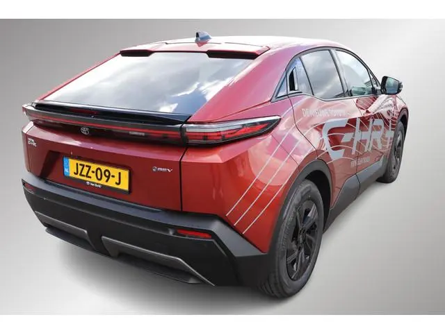 Toyota C-HR+ First Edition 77 kWh Demovoordeel!, 607 (WLTP), Elec. Achterklep, Sensoren, Camera!