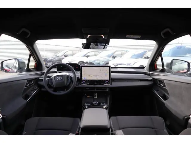 Toyota C-HR+ First Edition 77 kWh Demovoordeel!, 607 (WLTP), Elec. Achterklep, Sensoren, Camera!