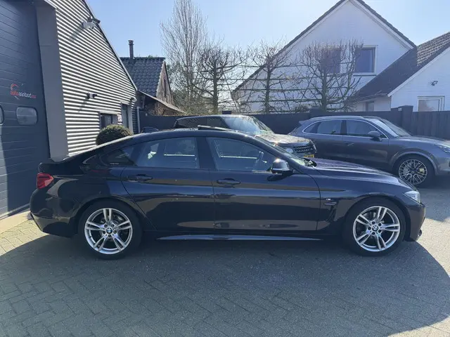 BMW 4-serie Gran Coupé 420i High Executive M-Sport | Panoramadak | Lederen Bekleding | Parkeersensor...