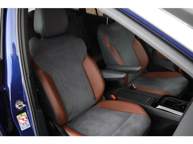 Volkswagen ID.4 First 77 kWh 204pk SOH 87% Trekhaak Camera Warmtepomp Stoelverwarming Navigatie